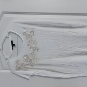 White applique tshirt